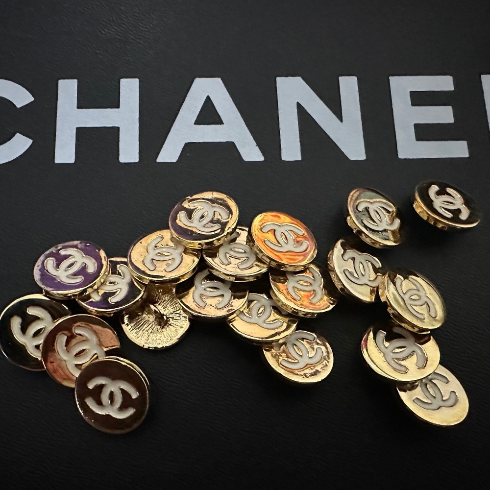 Lot of 5 Vintage CHANEL Gold Tone Metal buttons with CC logo In white enamel